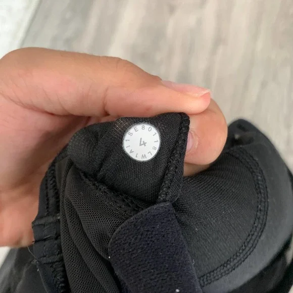 Lululemon Break Free Tank Cropped Black - Picture 5 of 5